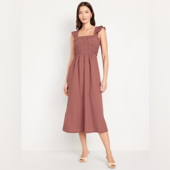 Old Navy Dresses & Skirts - Old Navy Pink Ruched Sleeveless Sundress